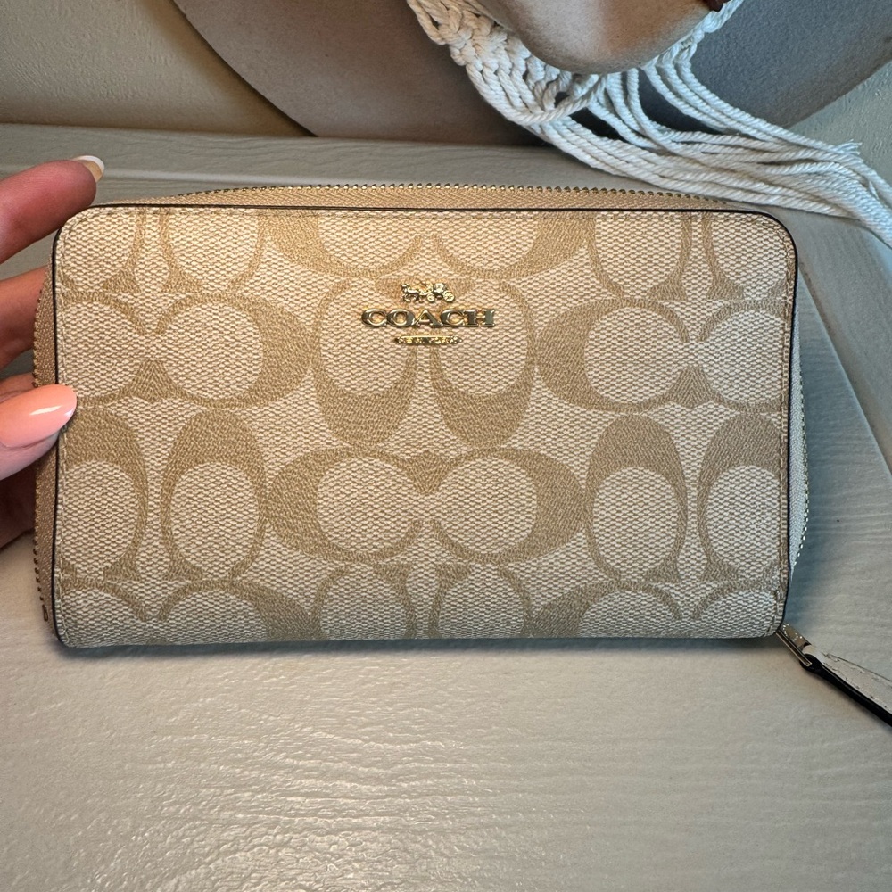 Coach Cream Signature Wallet Zip-Around Classic